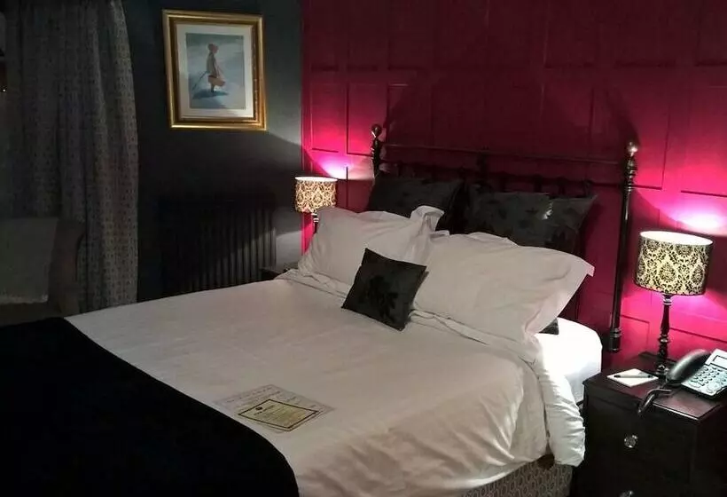 Отель Lifton Hall