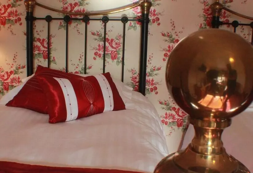 Отель Lifton Hall