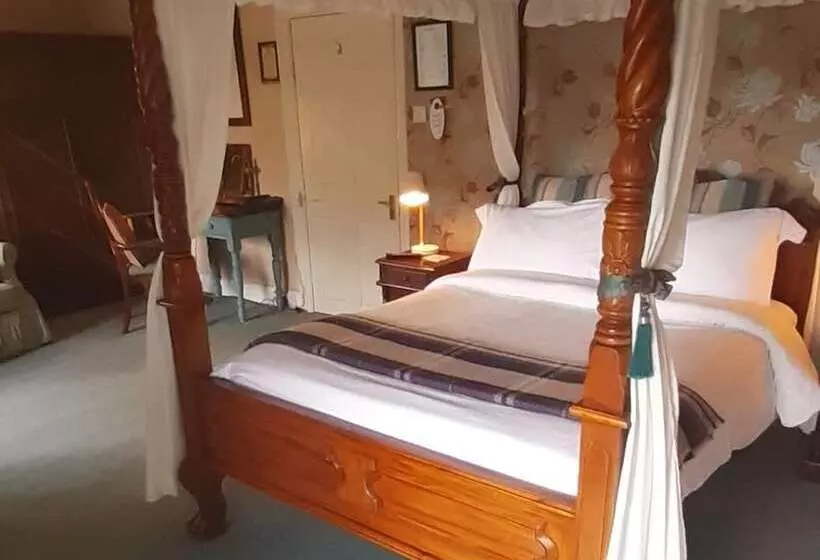 Отель Lifton Hall