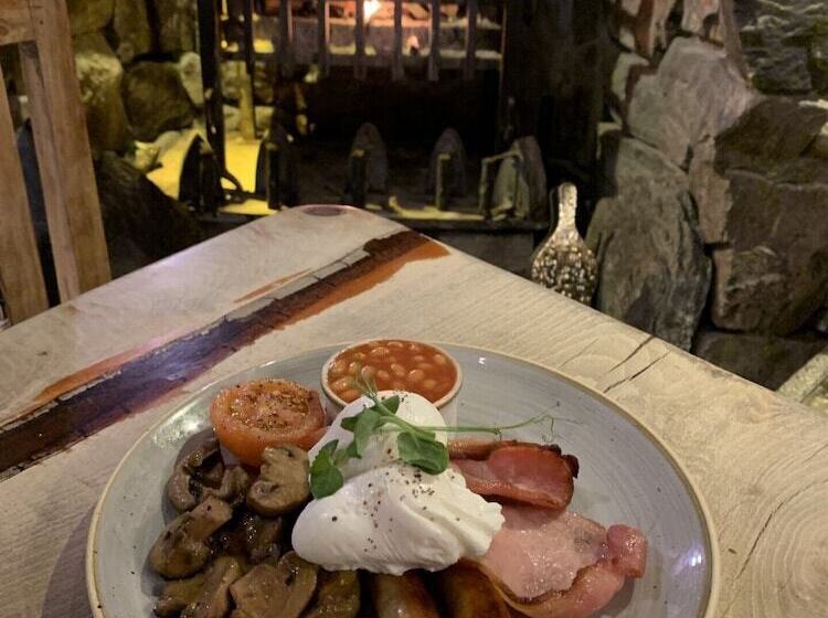 Отель Oak Tree Inn