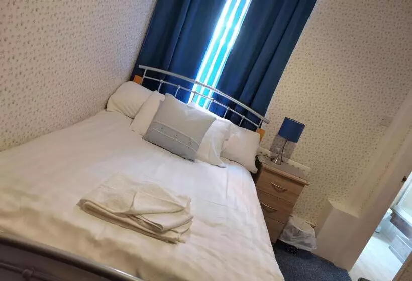 בית מלון כפרי Sherwood