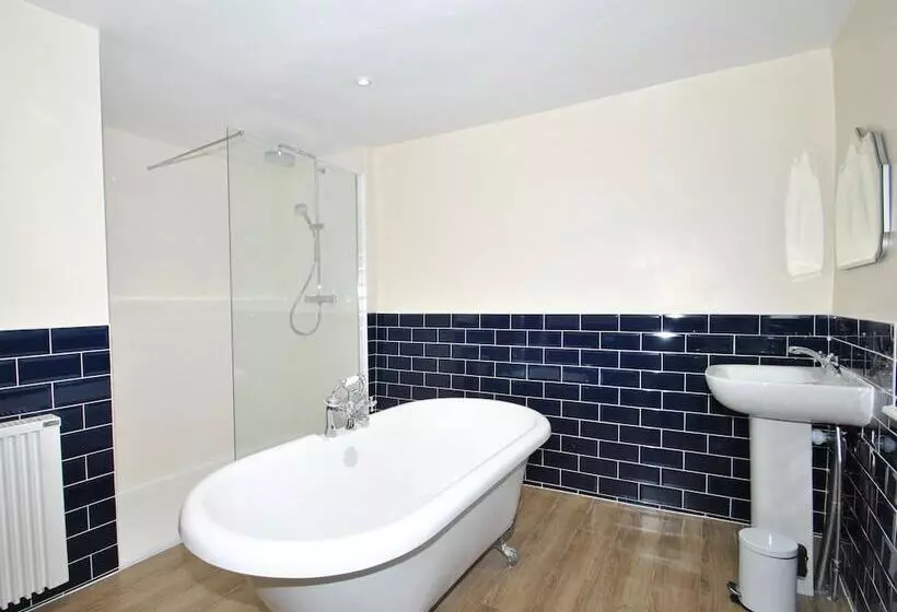 فندق The Hood Arms