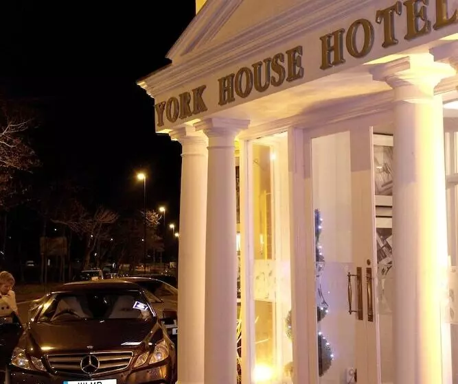 Hotelli York House