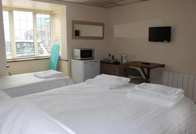 ペンション Debden Guest House