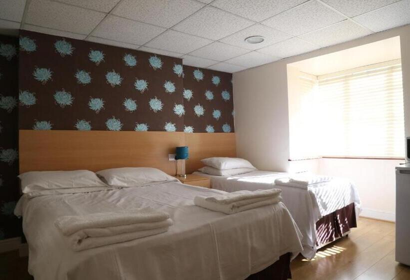 ペンション Debden Guest House