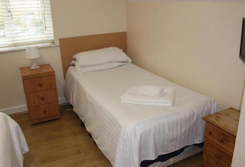 ペンション Debden Guest House