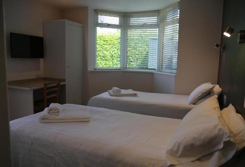 ペンション Debden Guest House