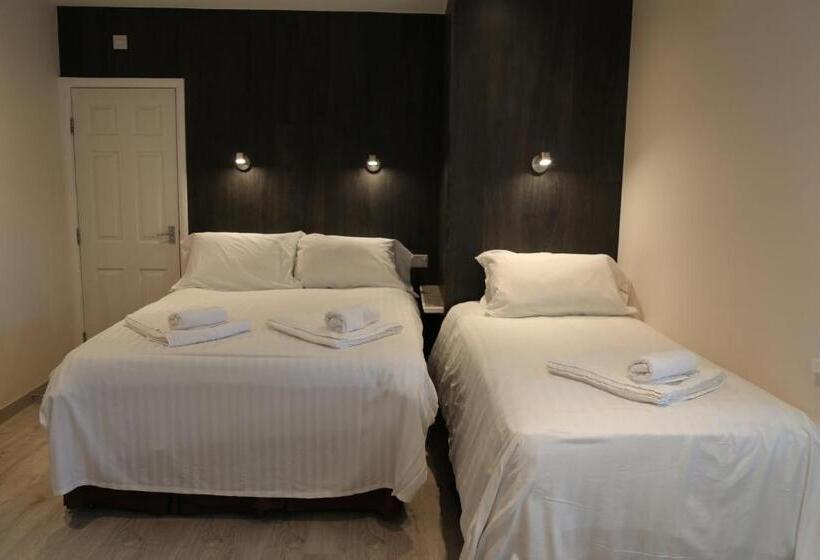 ペンション Debden Guest House