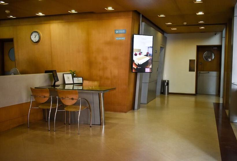 בית מלון כפרי Nexstay Asma Tower