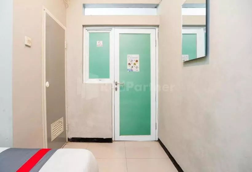 ユースホステル J&b Rooms Utan Kayu Jakarta Mitra Reddoorz
