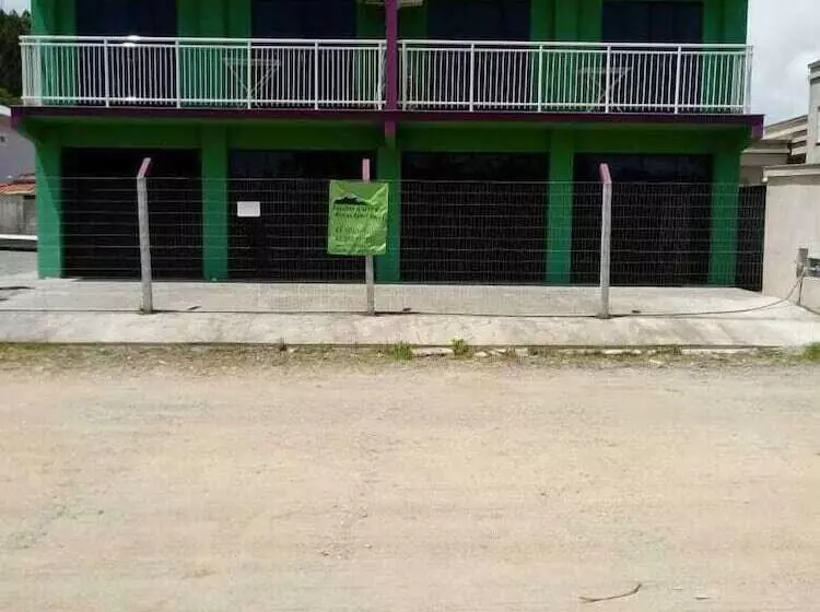 簡易ホテル Pousada Ararat