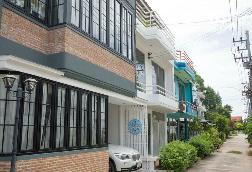 Fio's House By The Sea