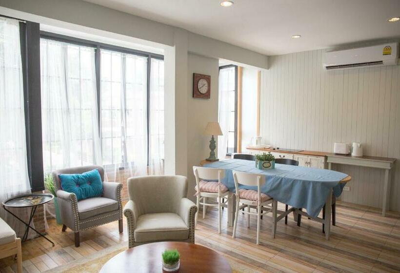 Fio's House By The Sea