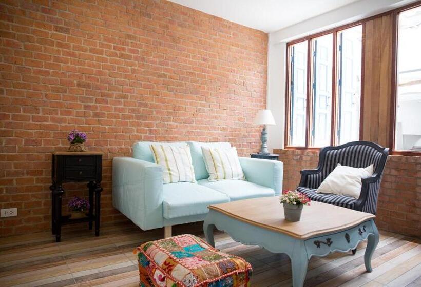 Fio's House By The Sea