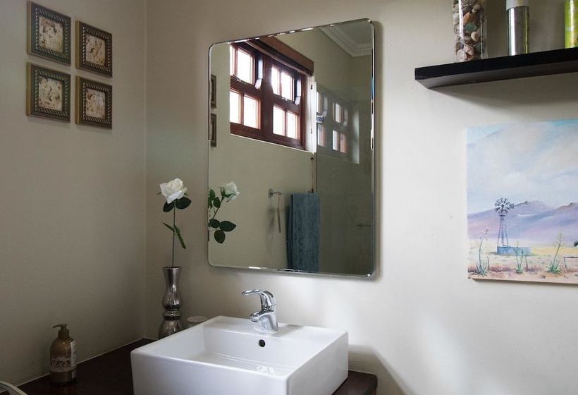 Greenways Golf Cottage