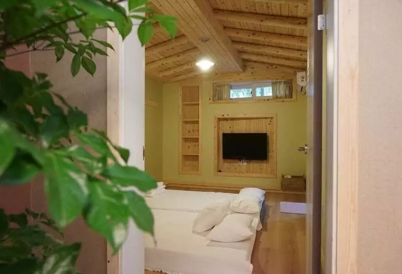 Jeonju Cheonnyeoneui Achim Hanok Pension