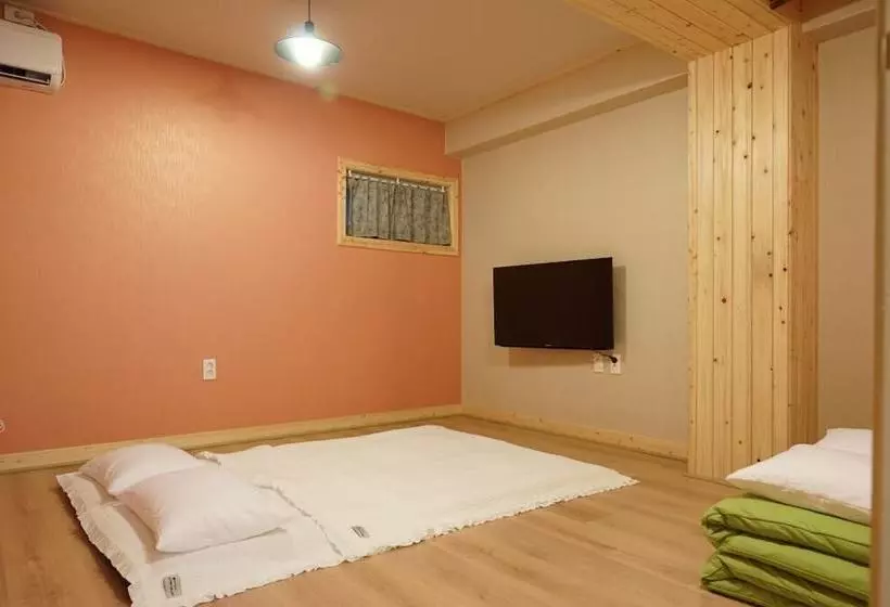 Jeonju Cheonnyeoneui Achim Hanok Pension