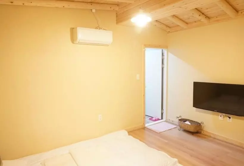 Jeonju Cheonnyeoneui Achim Hanok Pension