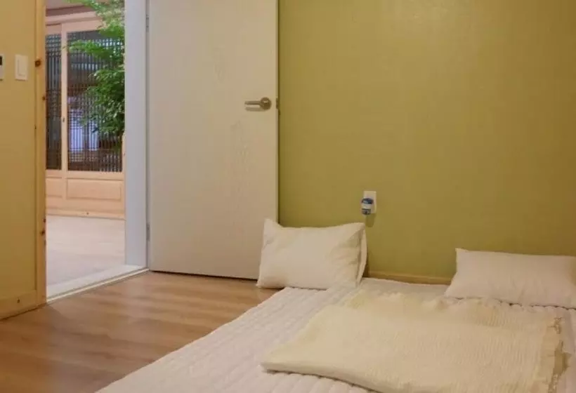 Jeonju Cheonnyeoneui Achim Hanok Pension