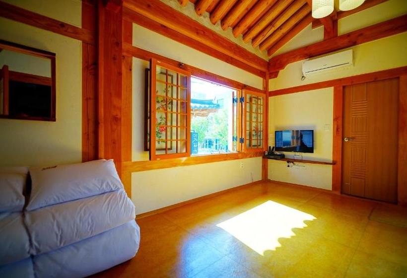 پانسیون Norijam Hanok Traditional House Two