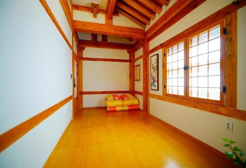 پانسیون Norijam Hanok Traditional House Two