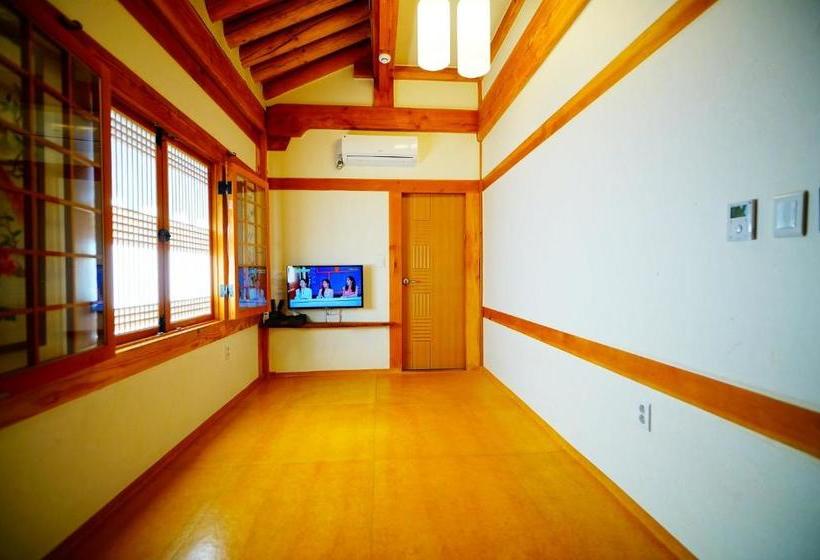 پانسیون Norijam Hanok Traditional House Two