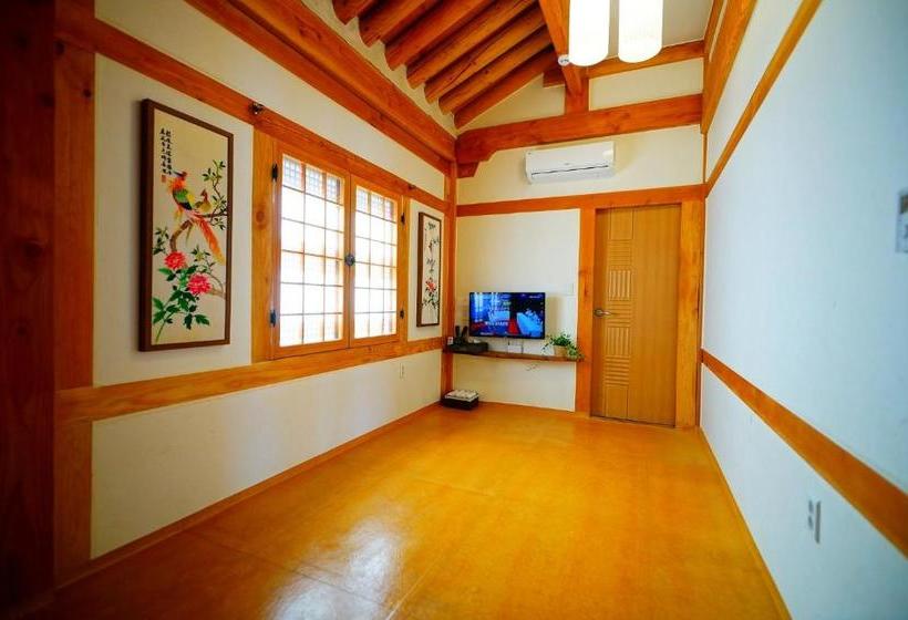 پانسیون Norijam Hanok Traditional House Two