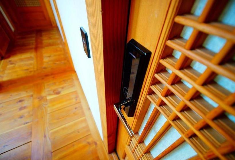 پانسیون Norijam Hanok Traditional House Two