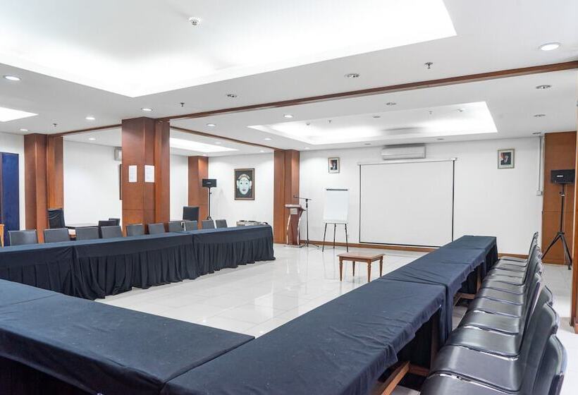 بنسيون Reddoorz Plus Near Blok M Square