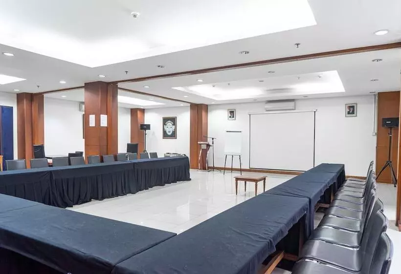 ペンション Reddoorz Plus Near Blok M Square