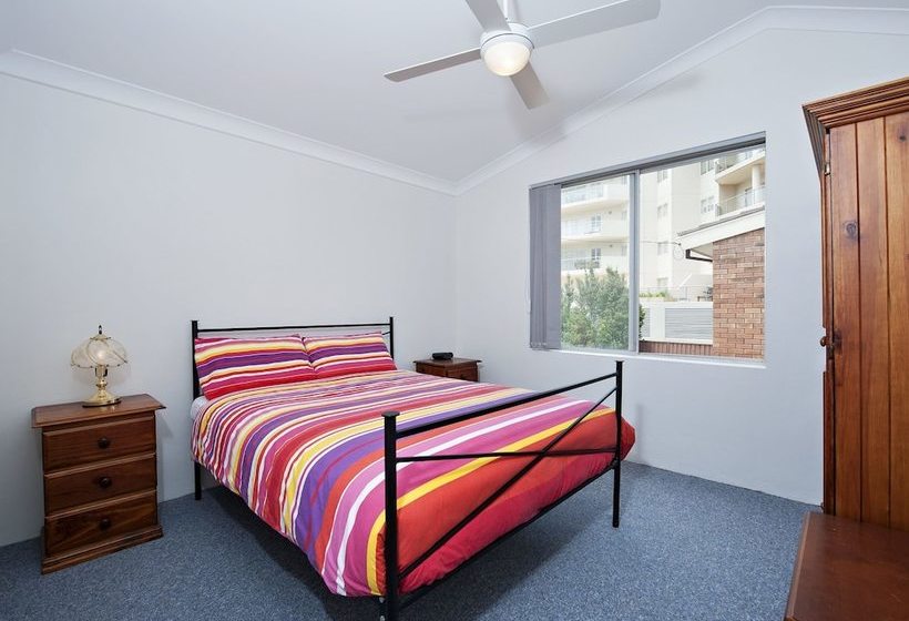 The Pines, 5/4 Messines Street