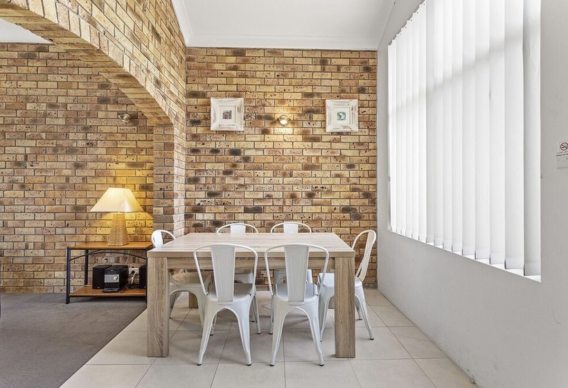 The Pines, 5/4 Messines Street