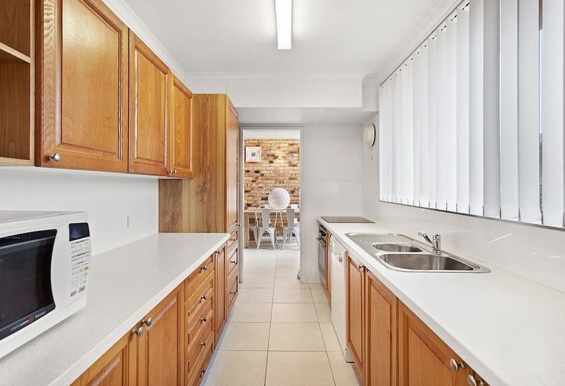 The Pines, 5/4 Messines Street