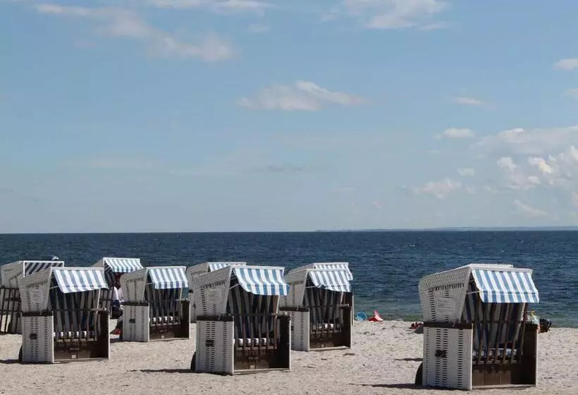 Cozy Apartment In Klütz With Garden
