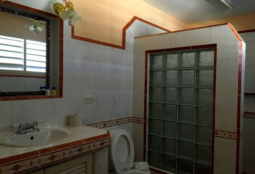 هتل Hostal Mozangel