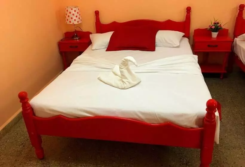 Hotelli Hostal Mozangel