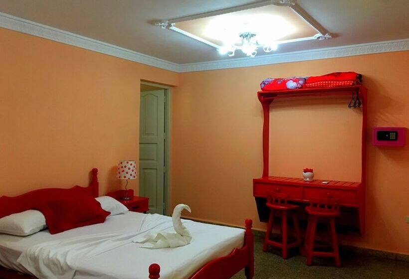 هتل Hostal Mozangel