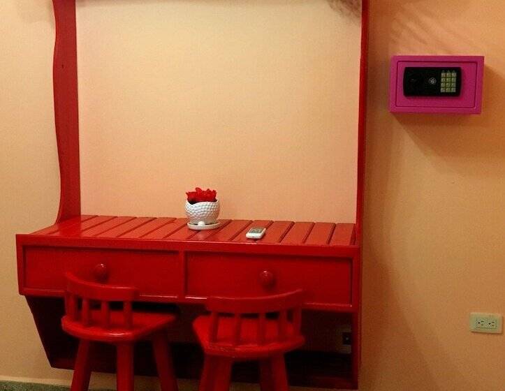 هتل Hostal Mozangel