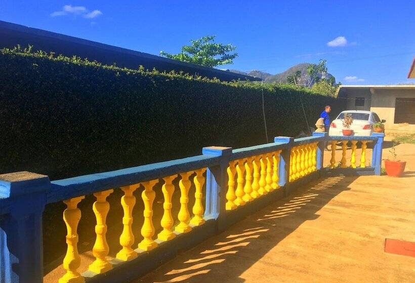 هتل Hostal Mozangel