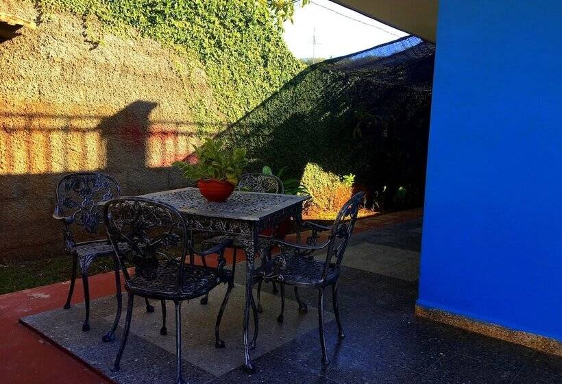 هتل Hostal Mozangel