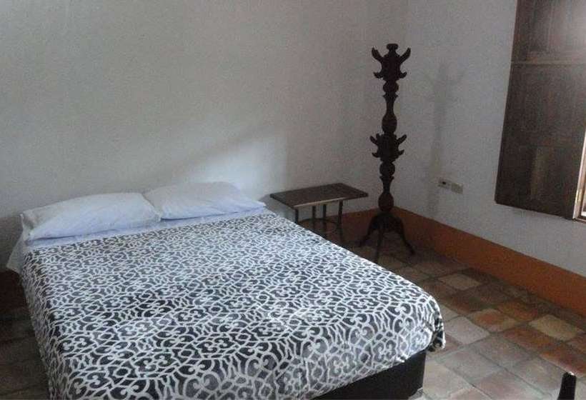 فندق Otrolado Lodge