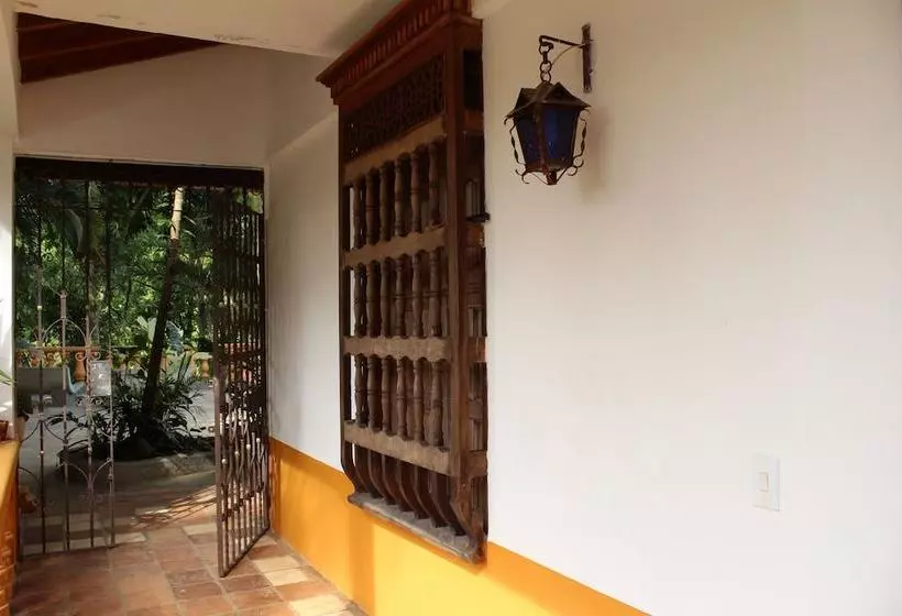 ホテル Otrolado Lodge