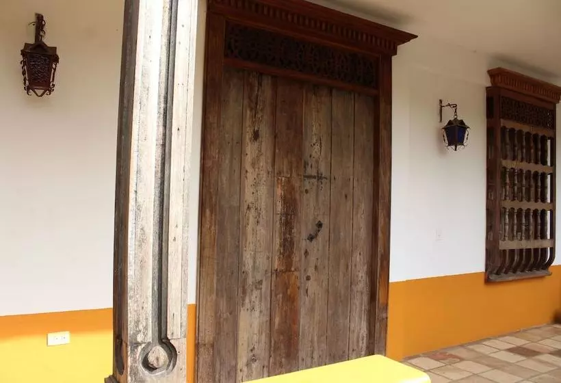 ホテル Otrolado Lodge