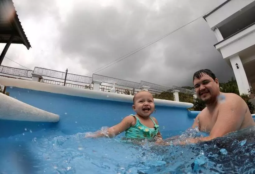 پانسیون Hostal Vista Del Mar