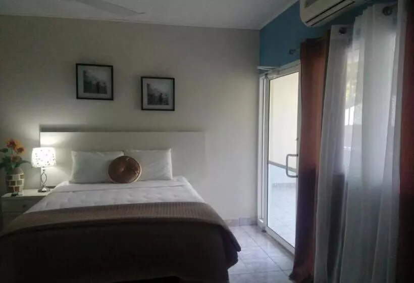 پانسیون Hostal Vista Del Mar