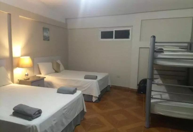 پانسیون Hostal Vista Del Mar