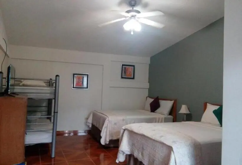پانسیون Hostal Vista Del Mar