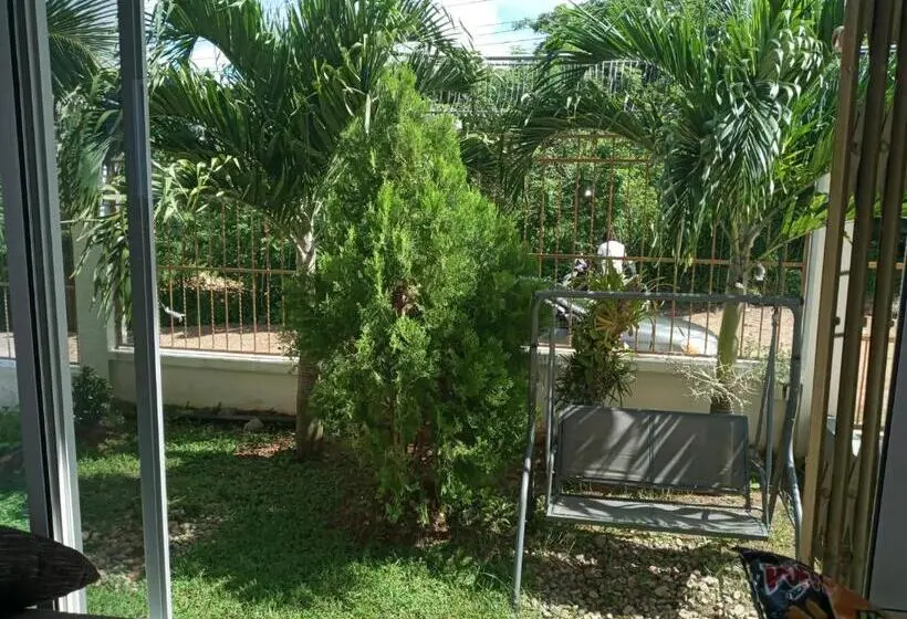 پانسیون Hostal Vista Del Mar