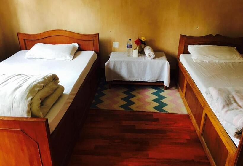 پانسیون Shrestha Hotel & Restaurant