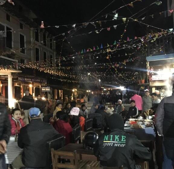 پانسیون Shrestha Hotel & Restaurant